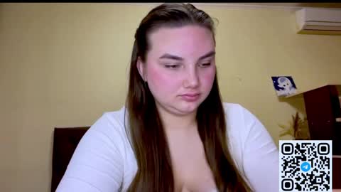 Snapshot of dreamyblushfairy chatting on April 2026 06:25:01 AM Mila online show from April 2026 06:25:01 AM