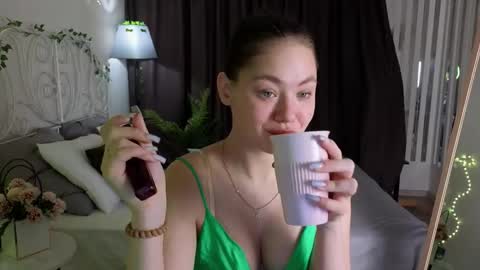 dreamymilka online show from February 2026 06:22:01 AM