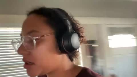 RIRI OR DREAMY online show from February 2025 03:49:02 PM