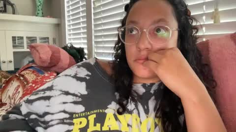 RIRI OR DREAMY online show from September 2025 04:10:02 PM