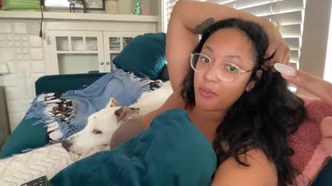 RIRI OR DREAMY online show from November 2025 04:18:02 PM