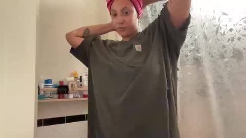 Snapshot of dreamyriri chatting on March 2026 12:50:02 AM RIRI OR DREAMY online show from March 2026 12:50:02 AM