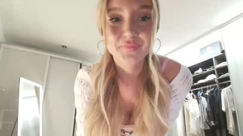 Lilah  online show from April 2026 01:48:01 AM
