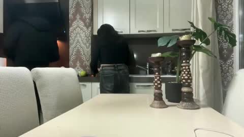 Snapshot of drresa chatting on February 2025 08:33:02 PM Dr. Resa online show from February 2025 08:33:02 PM