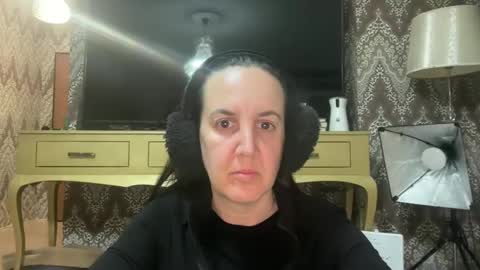 Snapshot of drresa chatting on March 2025 06:00:01 PM Dr. Resa online show from March 2025 06:00:01 PM