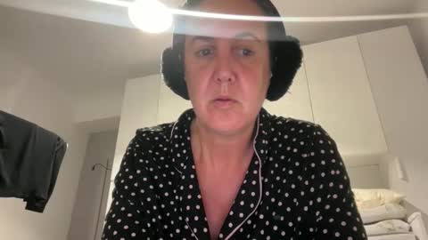 Snapshot of drresa chatting on October 2025 06:21:01 PM Dr. Resa online show from October 2025 06:21:01 PM