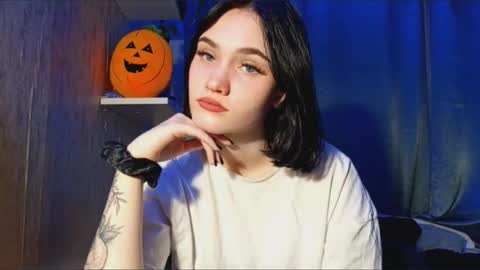 Luna online show from October 2025 05:08:02 PM