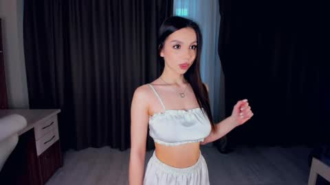 Snapshot of drusillaopula chatting on May 2026 05:03:02 AM Emma online show from May 2026 05:03:02 AM