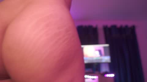 Snapshot of dsexiestqueen chatting on December 2024 08:11:02 AM Trixy Latex Doll online show from December 2024 08:11:02 AM