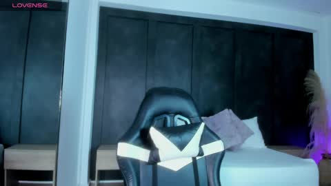 Snapshot of dulce_glow_ chatting on April 2026 02:48:01 AM D U L C E online show from April 2026 02:48:01 AM