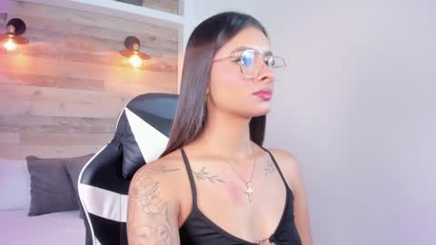Snapshot of dulce_glow_ chatting on May 2026 02:27:02 AM D U L C E online show from May 2026 02:27:02 AM