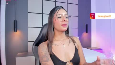 Snapshot of dulce_glow_ chatting on May 2026 09:08:01 PM D U L C E online show from May 2026 09:08:01 PM