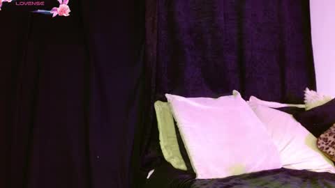 Snapshot of dulce_tara chatting on January 2026 01:42:02 AM online show from January 2026 01:42:02 AM