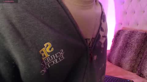 Dulcey online show from November 2025 04:11:01 AM