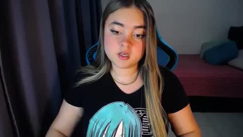 Snapshot of dumont_model chatting on January 2025 03:34:01 AM Nicole online show from January 2025 03:34:01 AM