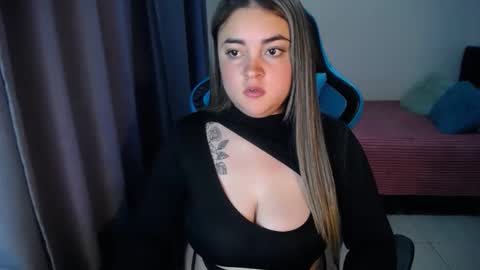 Snapshot of dumont_model chatting on January 2025 12:36:02 AM Nicole online show from January 2025 12:36:02 AM