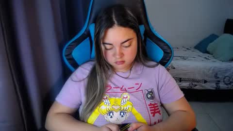 Snapshot of dumont_model chatting on January 2025 09:36:01 PM Nicole online show from January 2025 09:36:01 PM