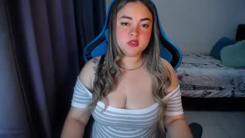 Snapshot of dumont_model chatting on February 2025 09:40:02 AM Nicole online show from February 2025 09:40:02 AM