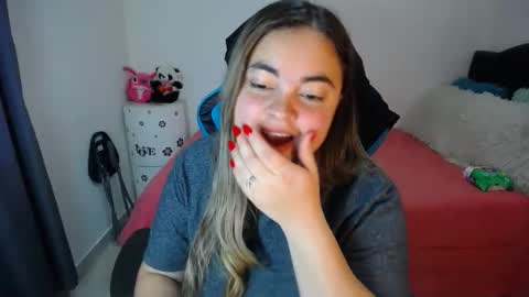 Snapshot of dumont_model chatting on March 2025 03:35:01 PM Nicole online show from March 2025 03:35:01 PM