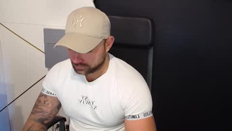 Snapshot of duncanstones chatting on September 2025 05:33:01 AM DuncanStone online show from September 2025 05:33:01 AM