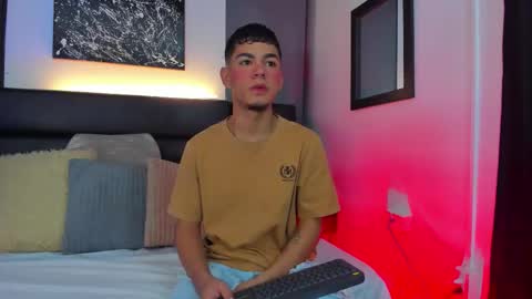 Snapshot of duolust chatting on September 2025 12:15:02 PM Thomas and Noah online show from September 2025 12:15:02 PM