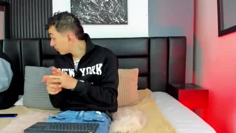 Snapshot of duolust chatting on September 2025 12:29:01 PM Thomas and Noah online show from September 2025 12:29:01 PM