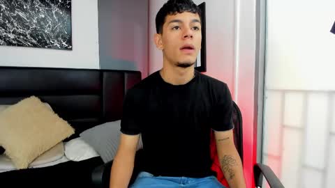 Snapshot of duolust chatting on September 2025 12:21:02 PM Thomas and Noah online show from September 2025 12:21:02 PM