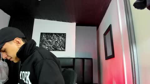 Snapshot of duolust chatting on September 2025 12:32:01 PM Thomas and Noah online show from September 2025 12:32:01 PM