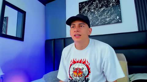 Snapshot of duolust chatting on November 2025 08:29:01 PM Thomas and Noah online show from November 2025 08:29:01 PM