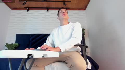 Dustin Sonne online show from March 2025 03:44:01 AM