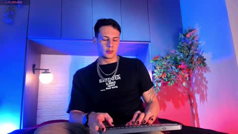 Dustin Sonne online show from December 2025 03:45:02 AM