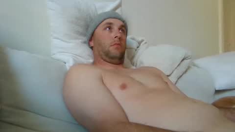 Snapshot of dustyroy09 chatting on December 2025 04:20:02 AM dustyroy09 online show from December 2025 04:20:02 AM