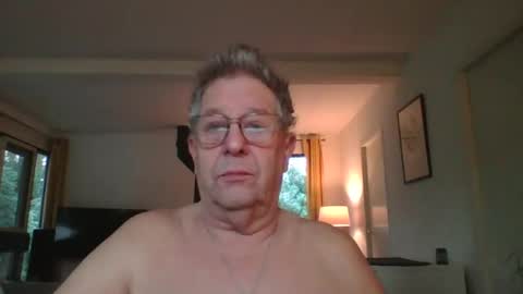 Snapshot of dutchsmooth chatting on December 2024 07:32:01 AM dutchsmooth online show from December 2024 07:32:01 AM