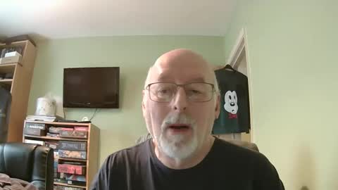 Snapshot of dutchunclejohn chatting on April 2026 10:05:02 AM DutchUncleJohn online show from April 2026 10:05:02 AM