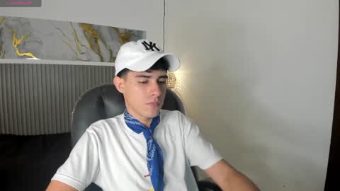 dyla_n18_ online show from May 2026 08:04:04 PM