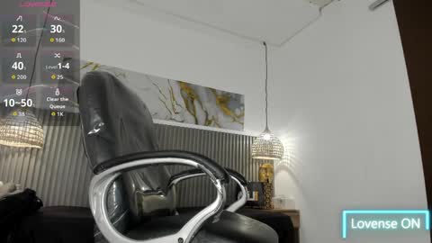 dyla_n18_ online show from May 2026 07:45:02 PM