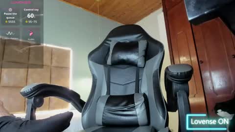 dyla_n18_ online show from May 2026 09:34:01 PM