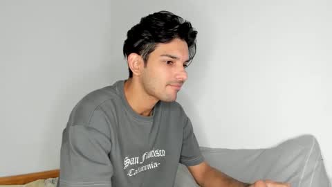 Snapshot of dylan_hoot chatting on December 2025 07:01:02 PM Dylan online show from December 2025 07:01:02 PM