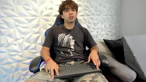 Snapshot of dylan_walton chatting on October 2025 01:42:02 PM Dylan online show from October 2025 01:42:02 PM