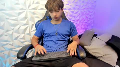 Snapshot of dylan_walton chatting on October 2025 02:05:02 PM Dylan online show from October 2025 02:05:02 PM