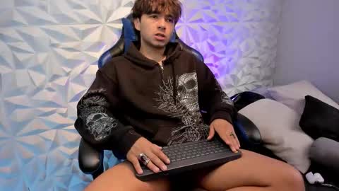 Snapshot of dylan_walton chatting on October 2025 01:44:01 PM Dylan online show from October 2025 01:44:01 PM