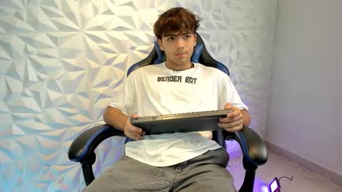 Snapshot of dylan_walton chatting on December 2025 04:58:01 PM Dylan online show from December 2025 04:58:01 PM