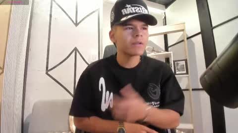 dylanroyce_ online show from May 2026 12:46:01 PM