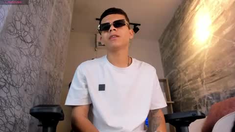 dylanroyce_ online show from May 2026 12:33:01 PM