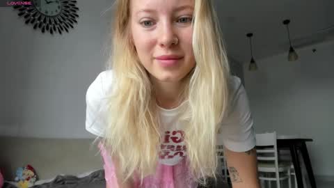 Snapshot of e___lisa chatting on December 2024 03:07:02 AM fansly - yourbestbaby online show from December 2024 03:07:02 AM