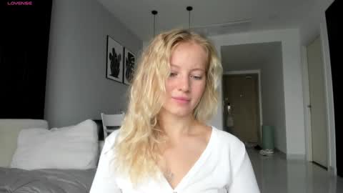 Snapshot of e___lisa chatting on January 2025 02:14:02 AM fansly - yourbestbaby online show from January 2025 02:14:02 AM