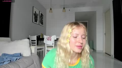 Snapshot of e___lisa chatting on January 2025 04:58:02 AM fansly - yourbestbaby online show from January 2025 04:58:02 AM