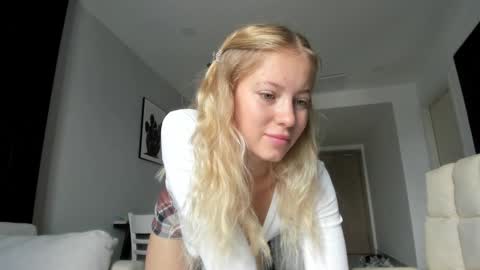 Snapshot of e___lisa chatting on January 2025 02:35:01 AM fansly - yourbestbaby online show from January 2025 02:35:01 AM