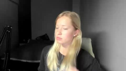 Snapshot of e___lisa chatting on February 2025 04:33:02 AM fansly - yourbestbaby online show from February 2025 04:33:02 AM