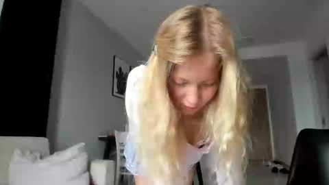 Snapshot of e___lisa chatting on February 2025 03:11:02 AM fansly - yourbestbaby online show from February 2025 03:11:02 AM